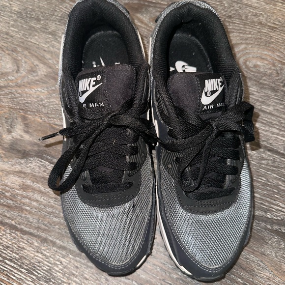 Nike Air Max - Sz 6 kids - Picture 2 of 3
